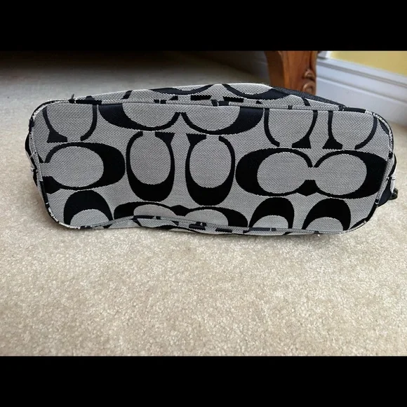 Coach Black Purse - Picture 2 of 8